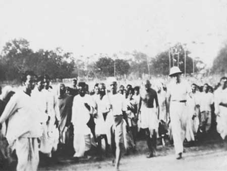Gandhiji's march in Orissa for Harijan upliftment, 1934.jpg